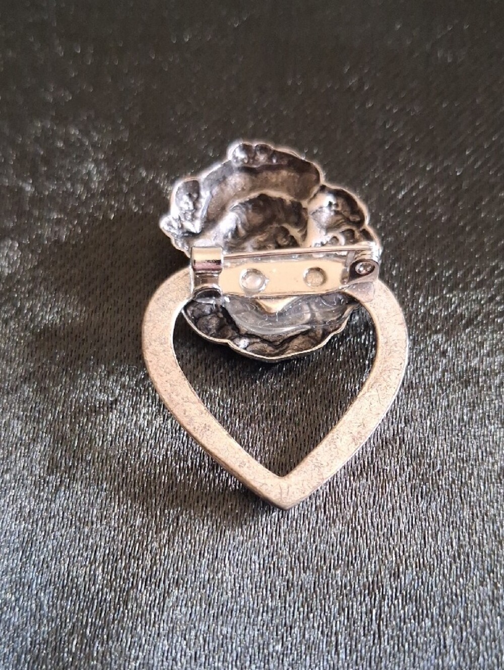 Vintage Style Silver-Tone Heart Brooch Pin with Lady Motif - Picture 2 of 4
